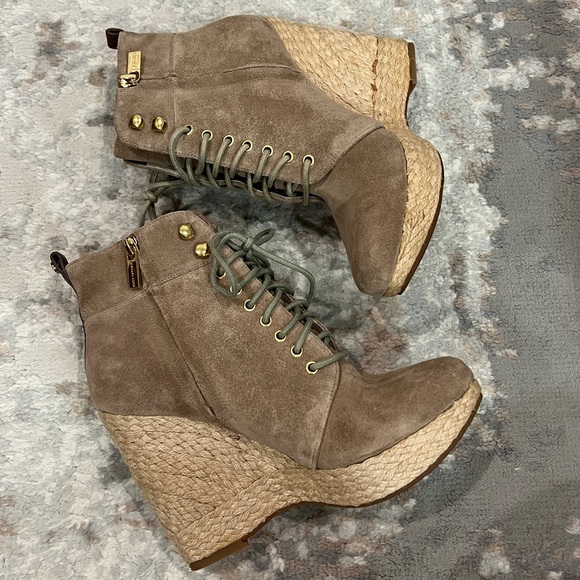 Michael Kors Suede Platform Booties W6.5 - Picture 4 of 8